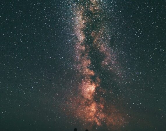 photo 1504387103978 e4ee71416c38