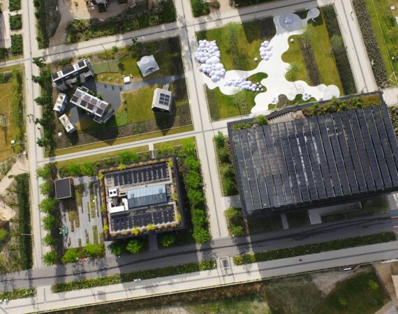 photo 1660061537054 5119bb958eb4