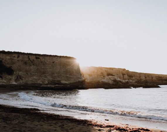 photo 1677272304271 7546f3263383