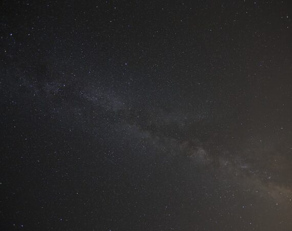 photo 1424460421773 58b49adfc68a