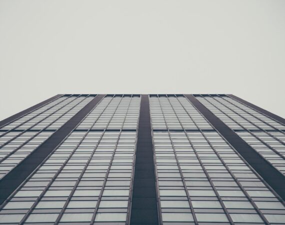 photo 1439588393365 32570604bdf9