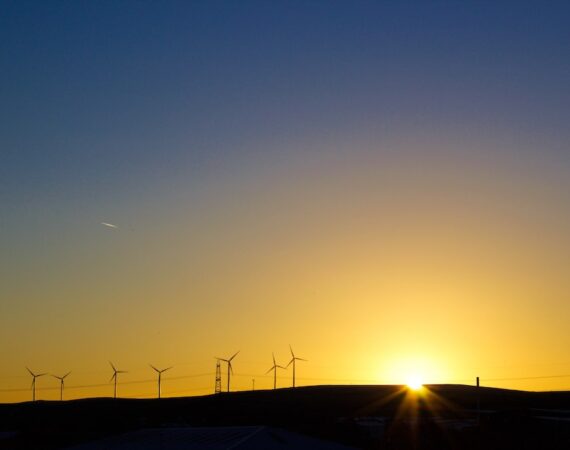 應對太陽能投資中的政策風險與法律挑戰 4 photo 1452854719001 8a3e8cc41c98