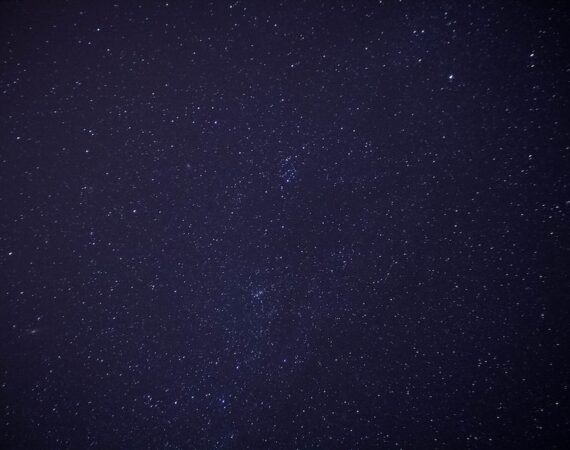 photo 1513802357402 03942c6aa7a5