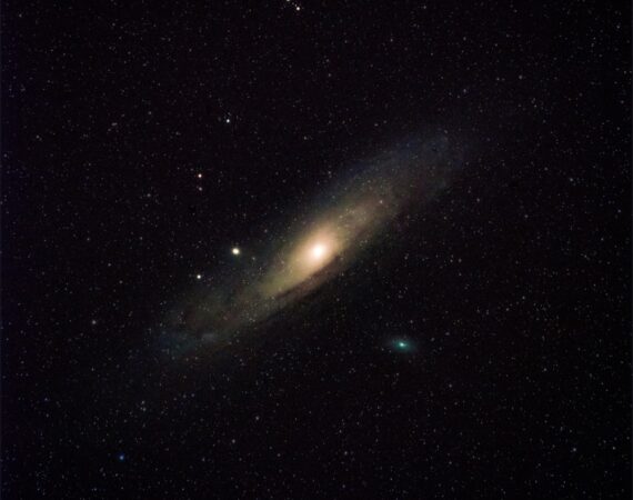 photo 1515966306809 37aaff37a72f