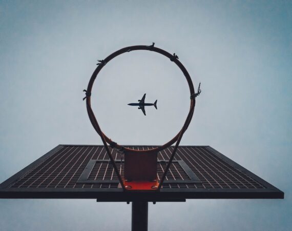 photo 1519141391859 1dd5dc68adc6