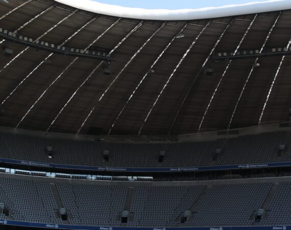 photo 1521322124276 fc5ab764051e