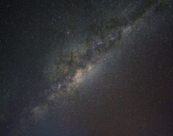 photo 1530171538432 05567b463984