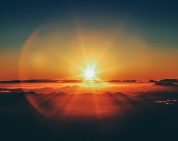 photo 1549849171 09f62448709e