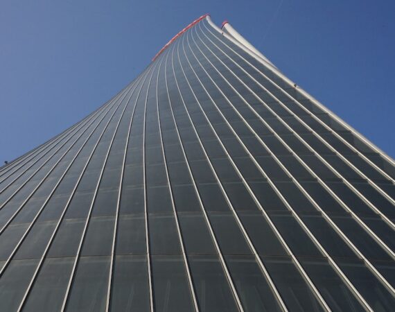 photo 1569963033597 c8243041913f