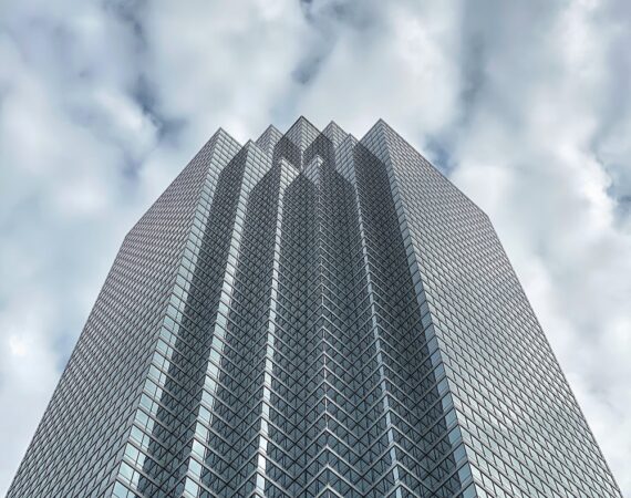 photo 1586293262653 c321f5cba5f0