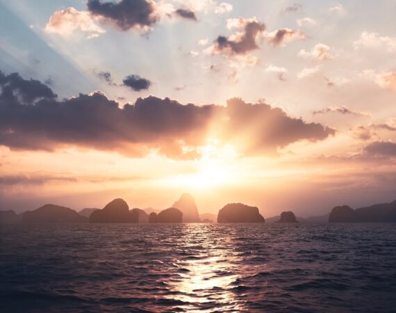 photo 1589967477790 a1966058d46a