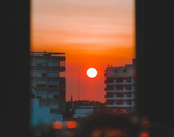 photo 1601305070998 91e1a8574e9e