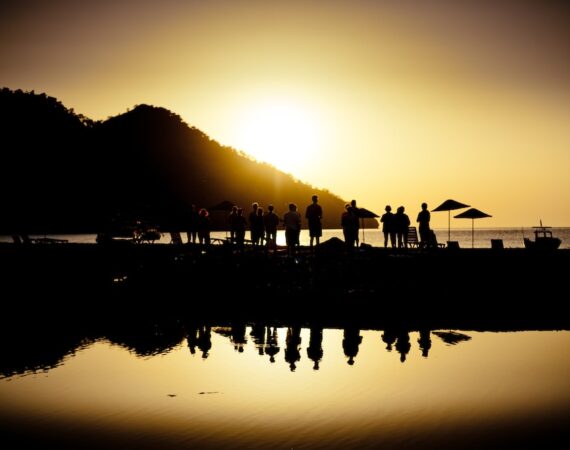 photo 1613335793680 7930a666c6a5