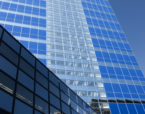 photo 1646800474692 e2a34c3da94f