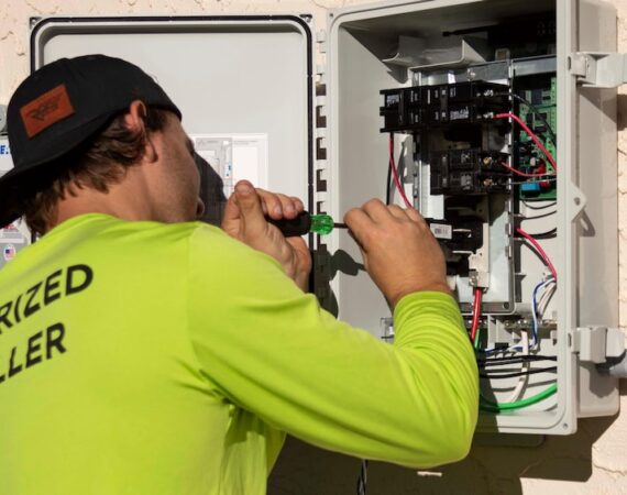 photo 1660330589693 99889d60181e