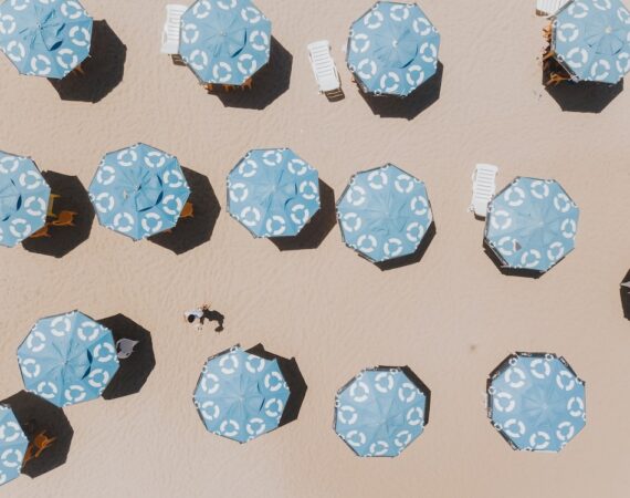 photo 1674658100270 76c7918cf395