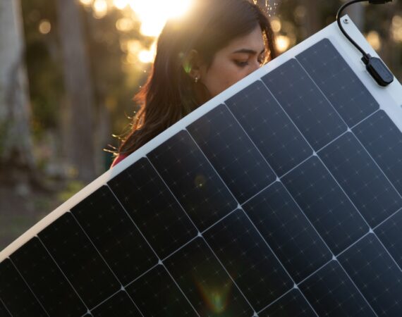 photo 1676337167309 e020aa7e32ee