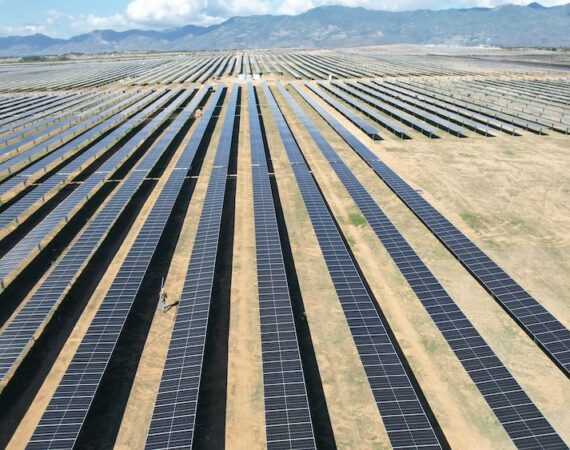 太陽能發電在氣候變遷下的風險與可持續性挑戰 2 photo 1677273459827 e212995b079d