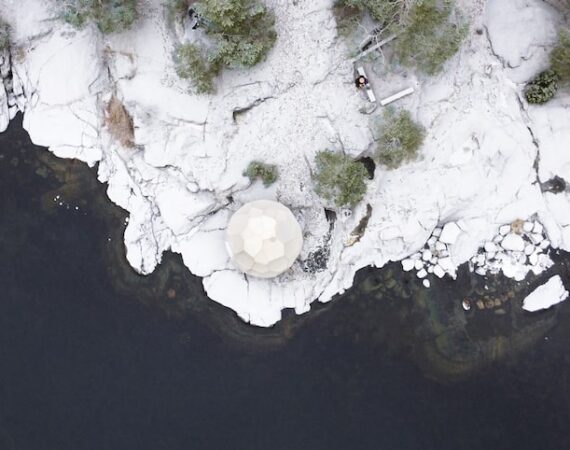 photo 1677742525943 4f982c52dbd7