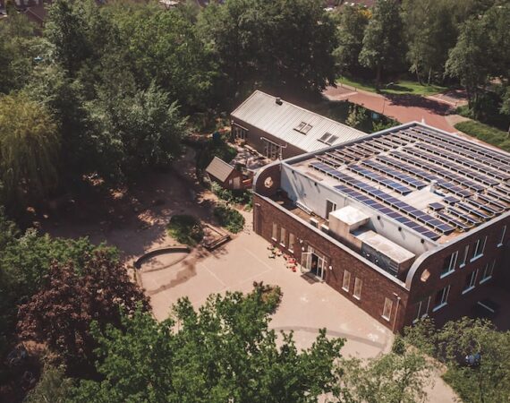 選擇太陽能蓄電池:綠色與可持續的能源解決方案 2 photo 1677938438553 74e2dd0005df