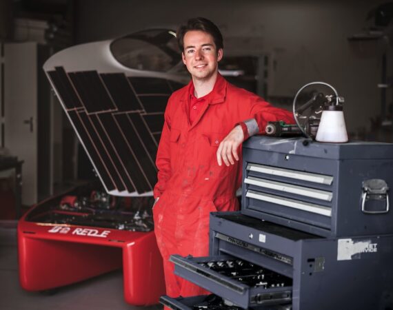 photo 1677938438599 a55528c41b2c