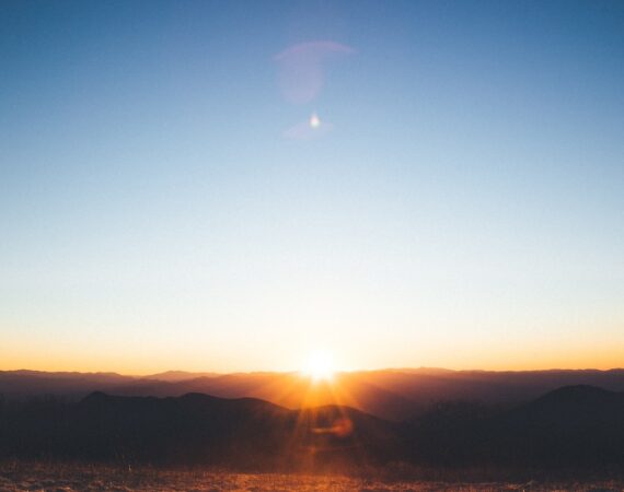 太陽能投資:解析市場趨勢與前景展望 4 photo 1532087912058 22332fec7847