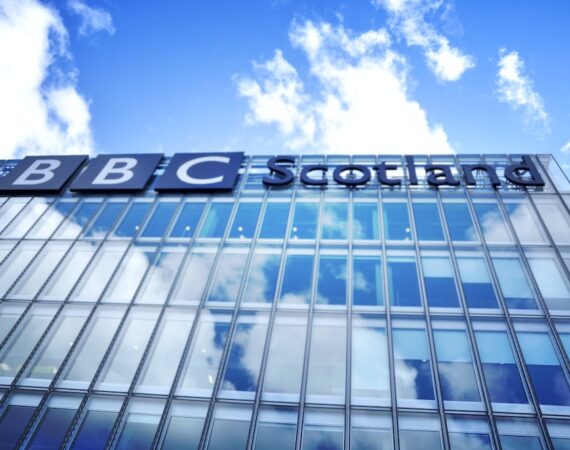 photo 1544844497 e20181d4c8c2