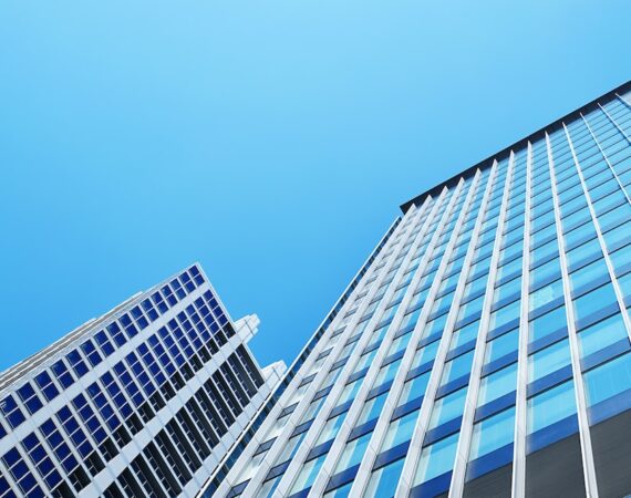 photo 1552047876 19444784971e