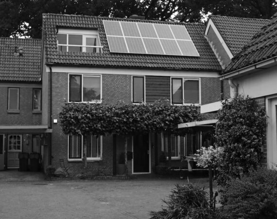 photo 1592652284083 a6ea84e6cef3