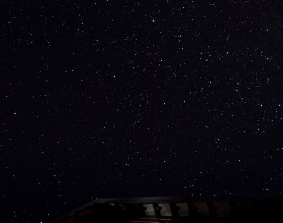 photo 1597008724386 845e9152a1ec