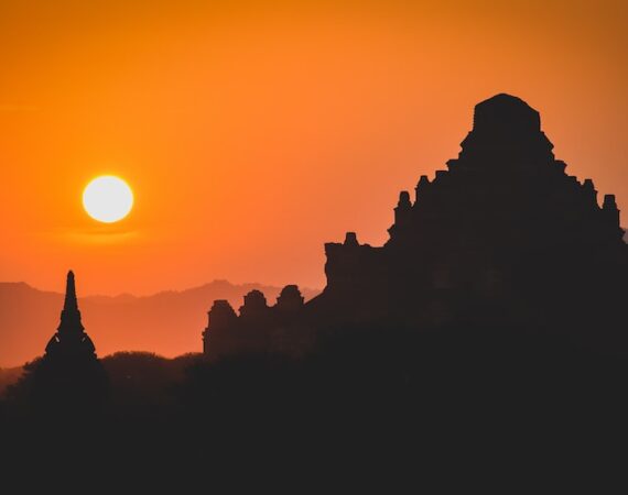 photo 1599403275295 57bca684efd3