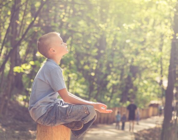 photo 1615199951711 efaf9391bfc8