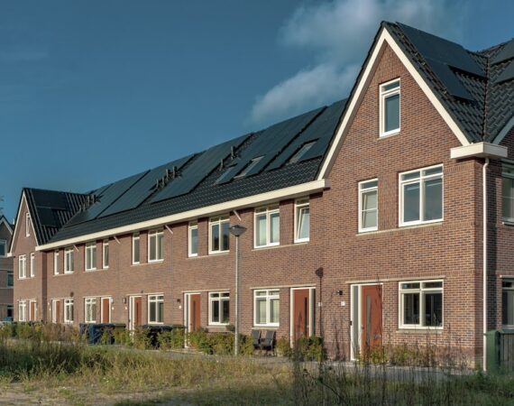 photo 1623005399550 57b86a3539a8