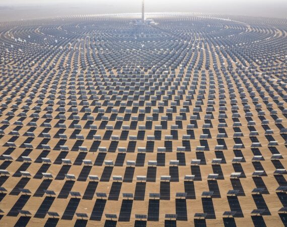 photo 1641959165241 9ba4a661ecb5