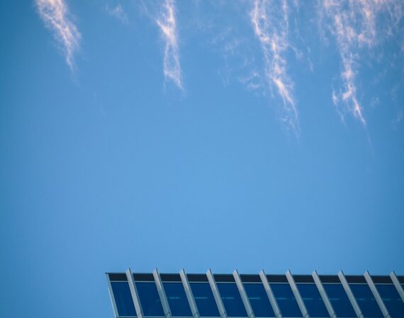 photo 1679402391387 40f6bb7d83c8