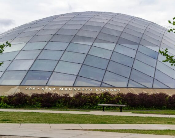 photo 1682978270793 a03f4564d219