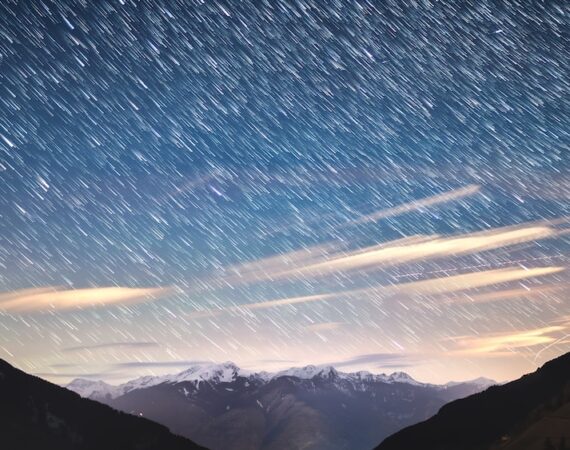 photo 1685814783586 b5abaf7da7df