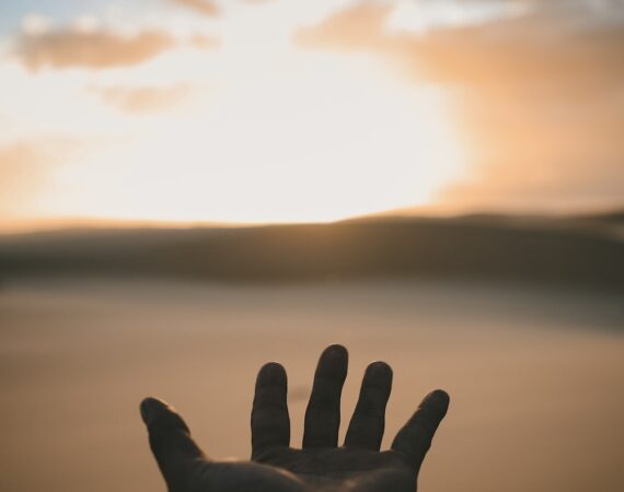 photo 1505864681725 48344595127c