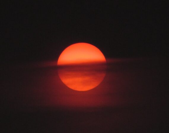 photo 1581161462962 d0faecc52557