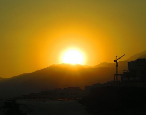 photo 1636980442552 ae6e680477f2