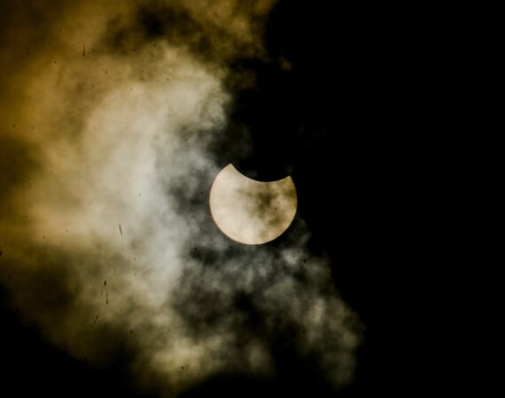 photo 1642860608959 eb81aab4f550