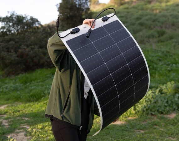 photo 1676337167786 cc84a686d687