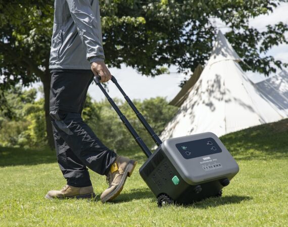 photo 1678775882496 59554c53e32e