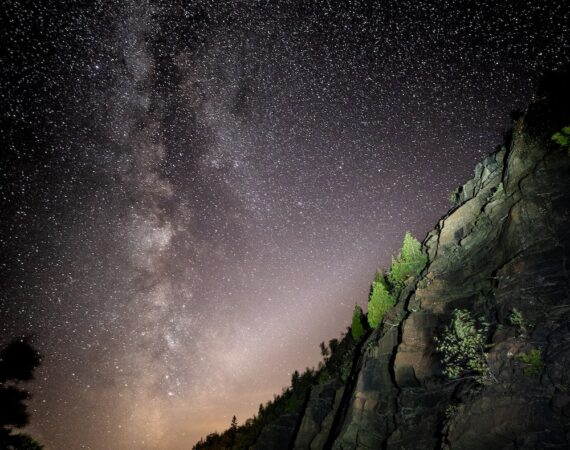 photo 1536536982624 06c1776e0ca8