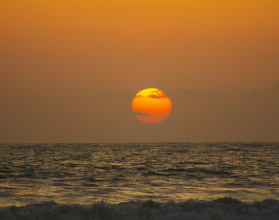 photo 1549608276 869958360997