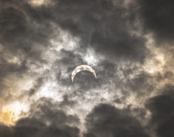 photo 1580047103051 5dbc73f0dcc0