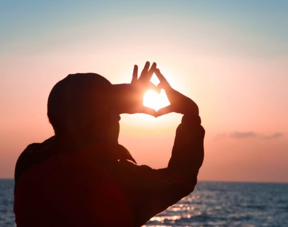 photo 1580197042283 98993d6e09ac