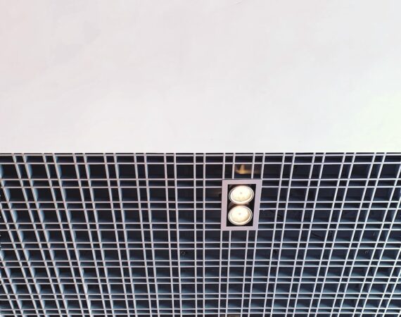 photo 1582022629507 d7fae653d0ea