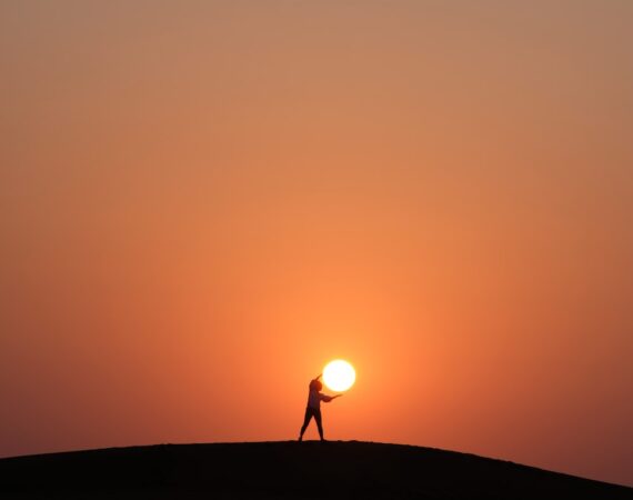 photo 1582614378336 15327b1f6a0d