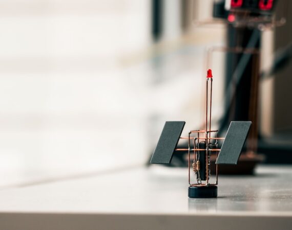 photo 1588406359042 bcc687f22ac4